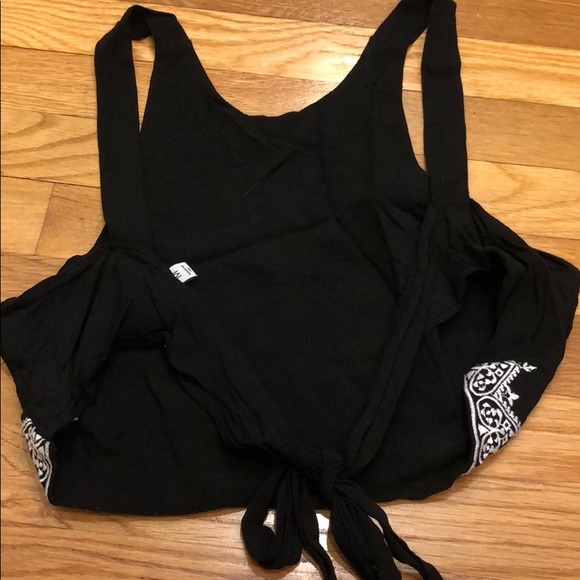 LF black crop top with white detailing - Picture 2 of 2